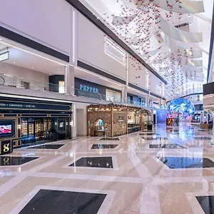5* Station touristique Conrad Vegas At World